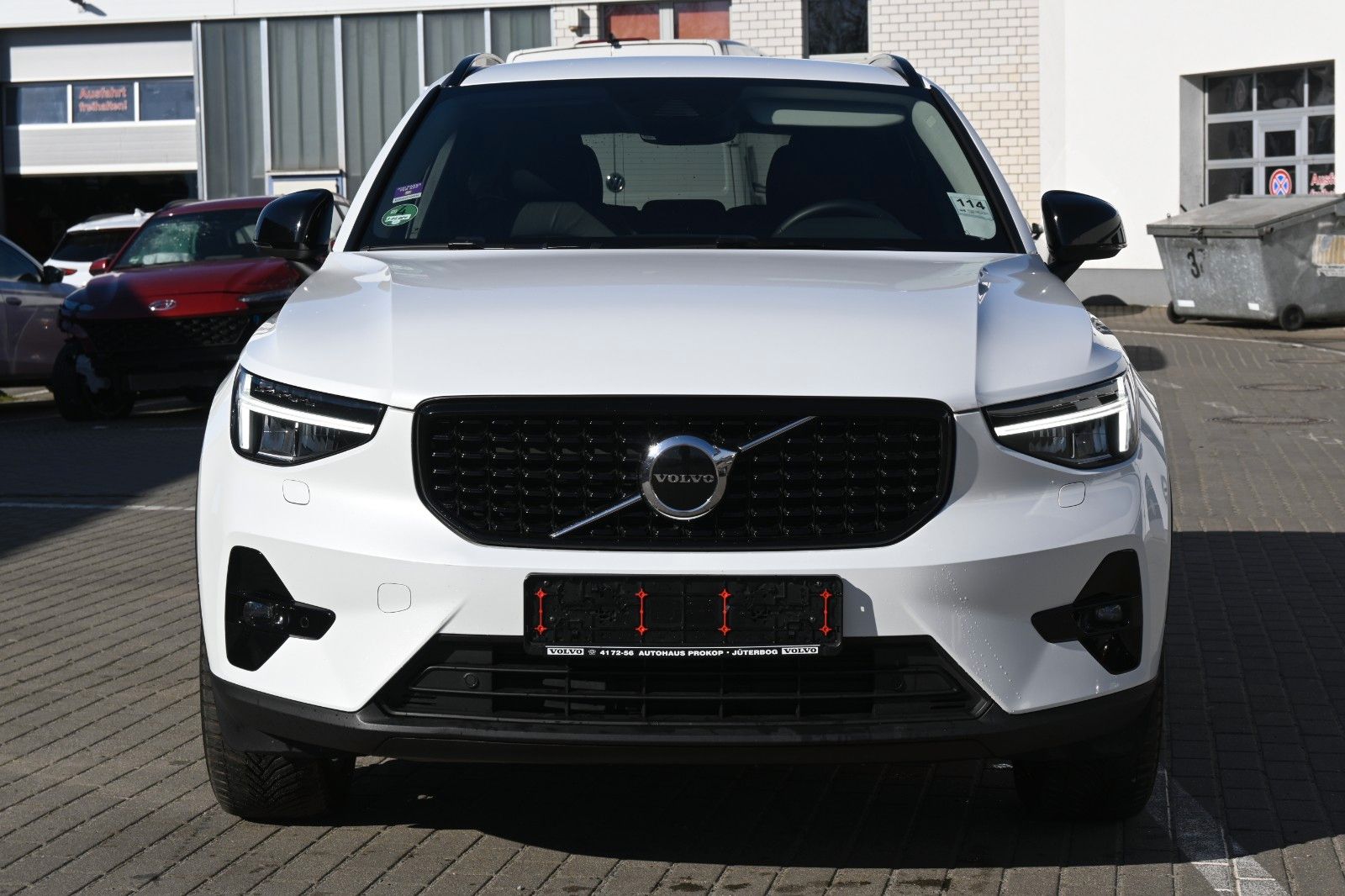 Fahrzeugabbildung Volvo XC40 T5  Plus Dark RC Plug-In Hyb. 2WD