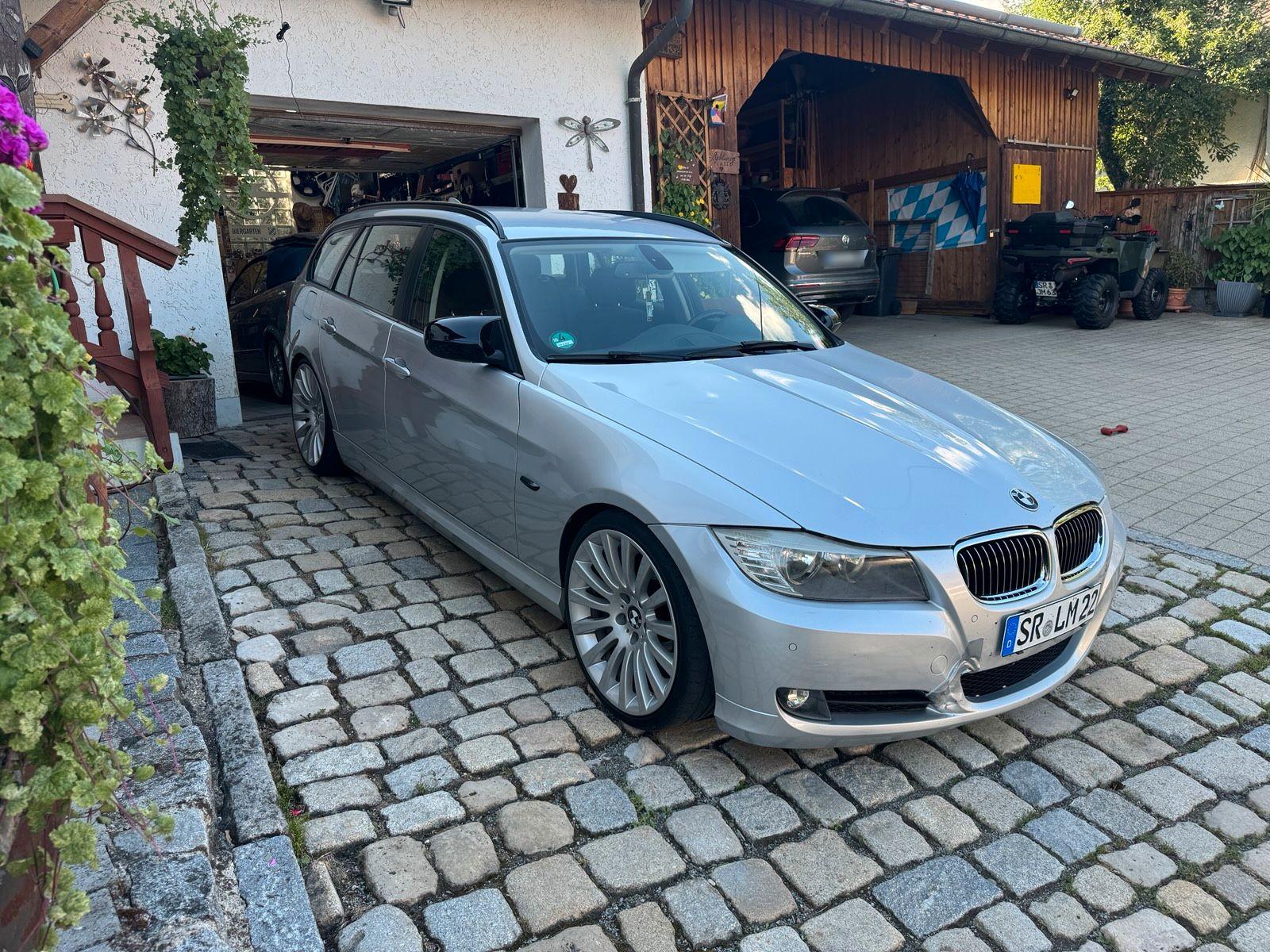 BMW  2011 — вигляд ззаду
