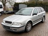 Skoda Octavia Automatic - Skoda Octavia aus 2000: Kombi