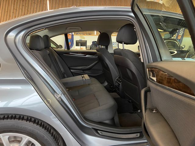 BMW 530 i xDrive *1.HAND*NAVI*TEMPO*SZHZ*AHK*PDC*
