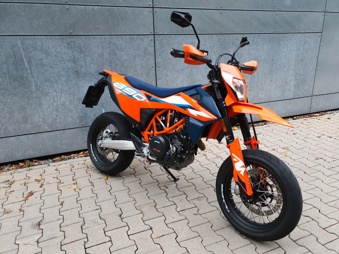 Fahrzeugabbildung KTM 690 SMC-R 2024