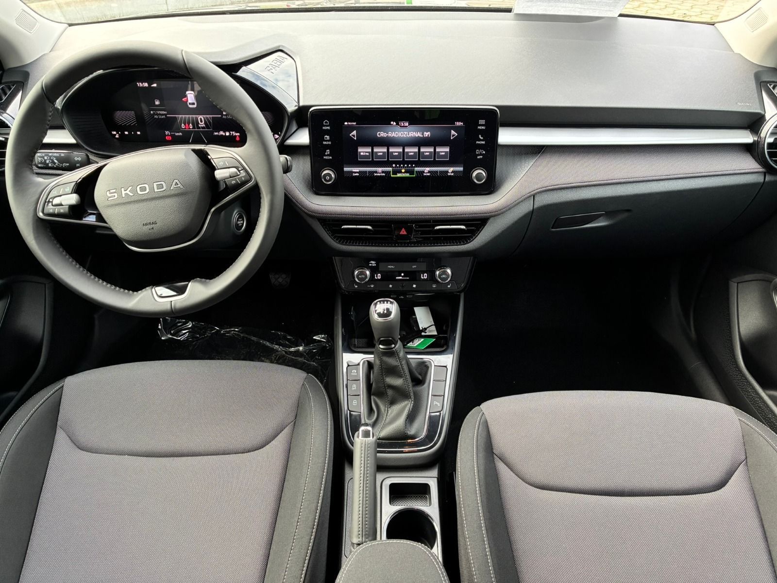 Fahrzeugabbildung SKODA Fabia Selection 95PS 5-Gang*RFK*LED*BehLenkrad*S