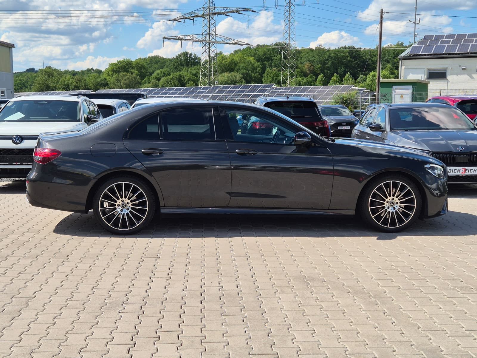 Fahrzeugabbildung Mercedes-Benz E 200 AMG NIGHT*LED*MEMORY*MBUX*KAMERA*19"