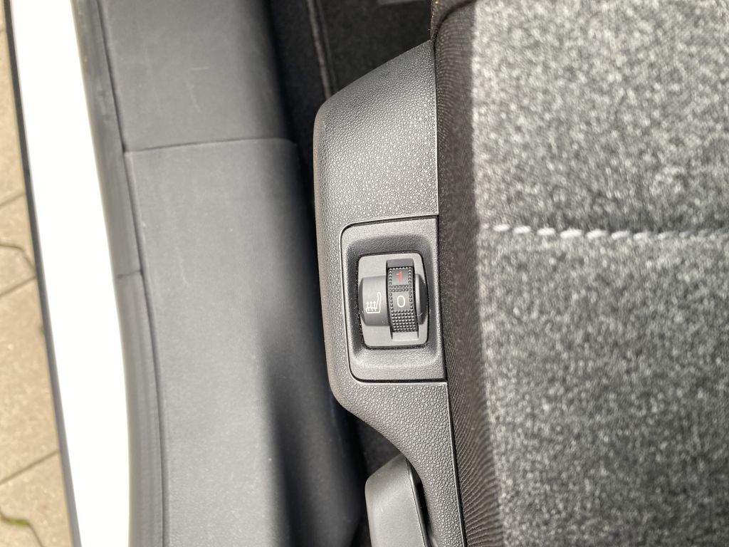 Fahrzeugabbildung Citroën C3 PT 83 S&S MAX *Sitzh*Navi*Cam*Carplay*Touch*