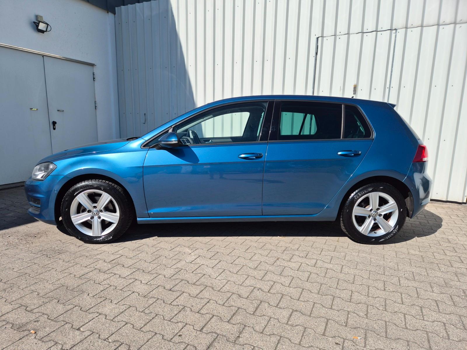 Volkswagen Golf VII Lim NAVI - PARKPILOT - USB - SCHECKHEFT