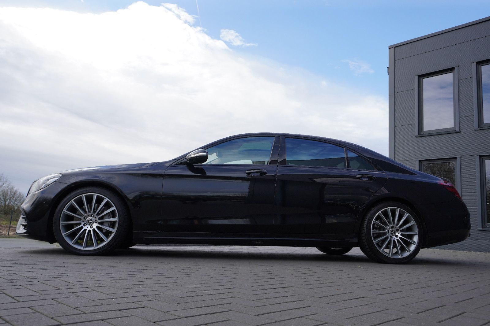 Fahrzeugabbildung Mercedes-Benz S 560 4Matic L