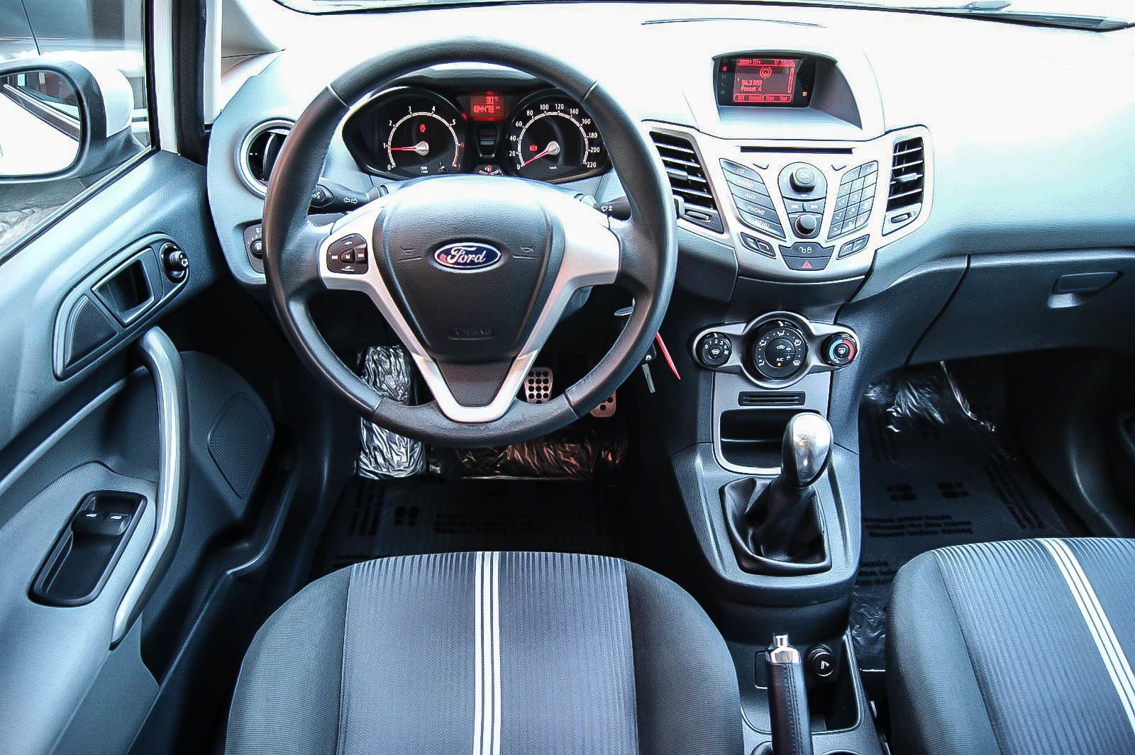 Fahrzeugabbildung Ford Fiesta 1.25 60kW VIVA KLIMA SITZHZG SPORT-FW ALU