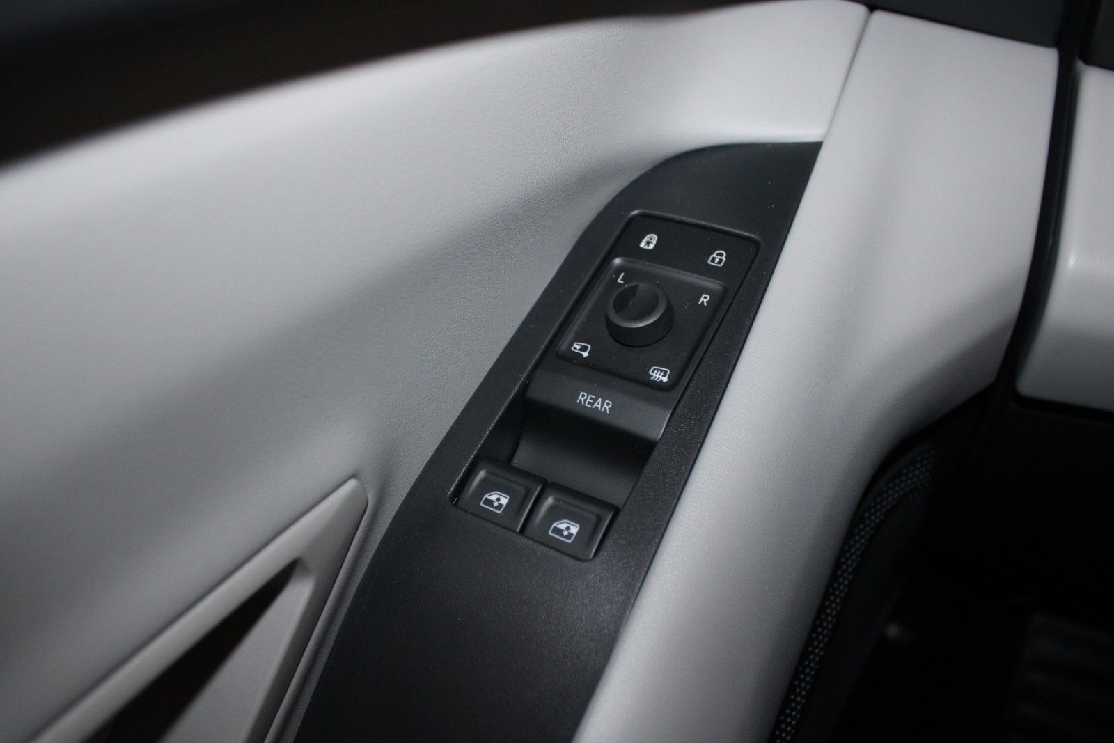 Fahrzeugabbildung Ford Explorer Ext.Range RWD 77kWh LED ACC NAVI uvm.