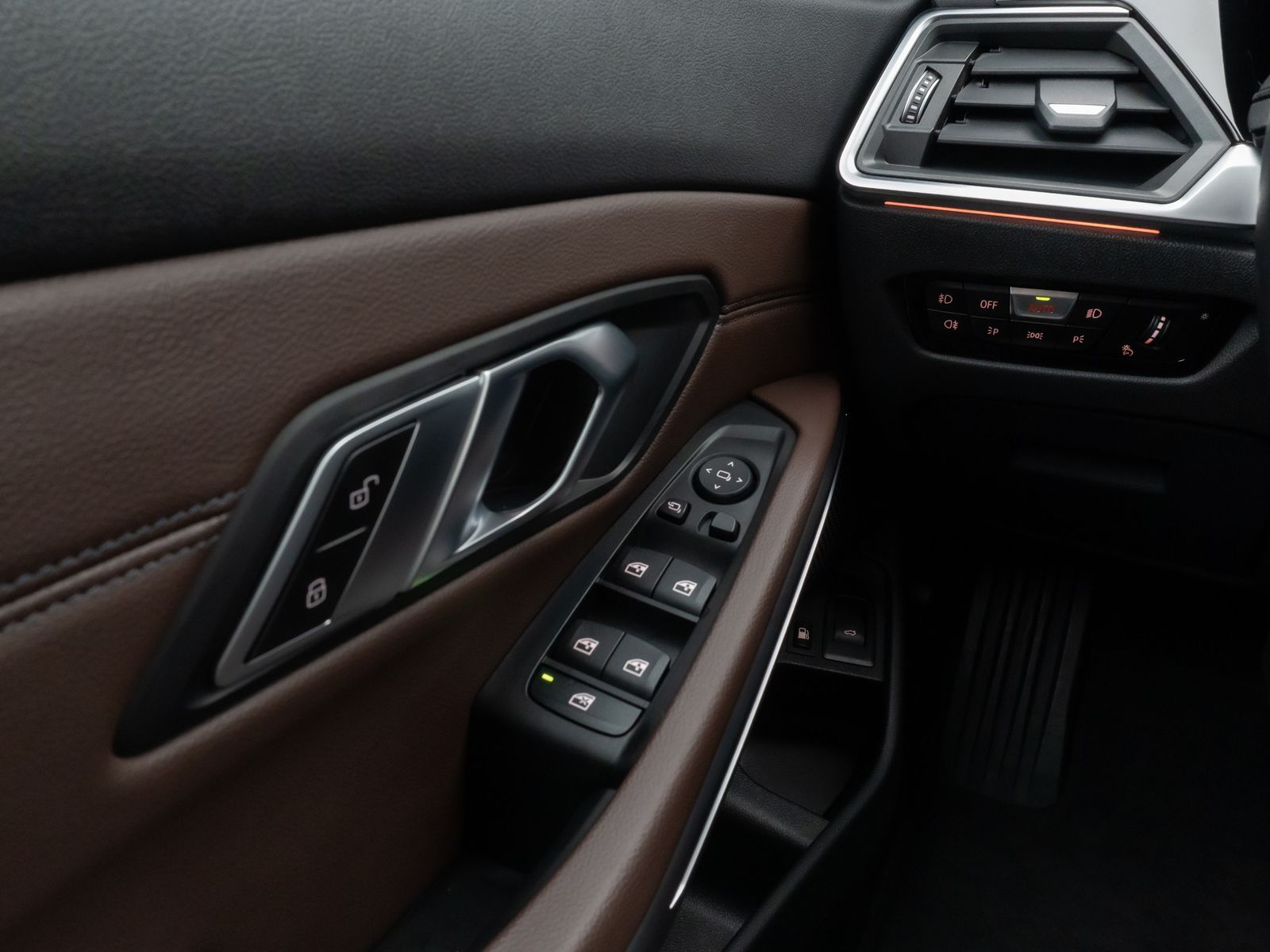 Fahrzeugabbildung BMW 330e xD Luxury Line 360°Laser HUD Komfort Sport