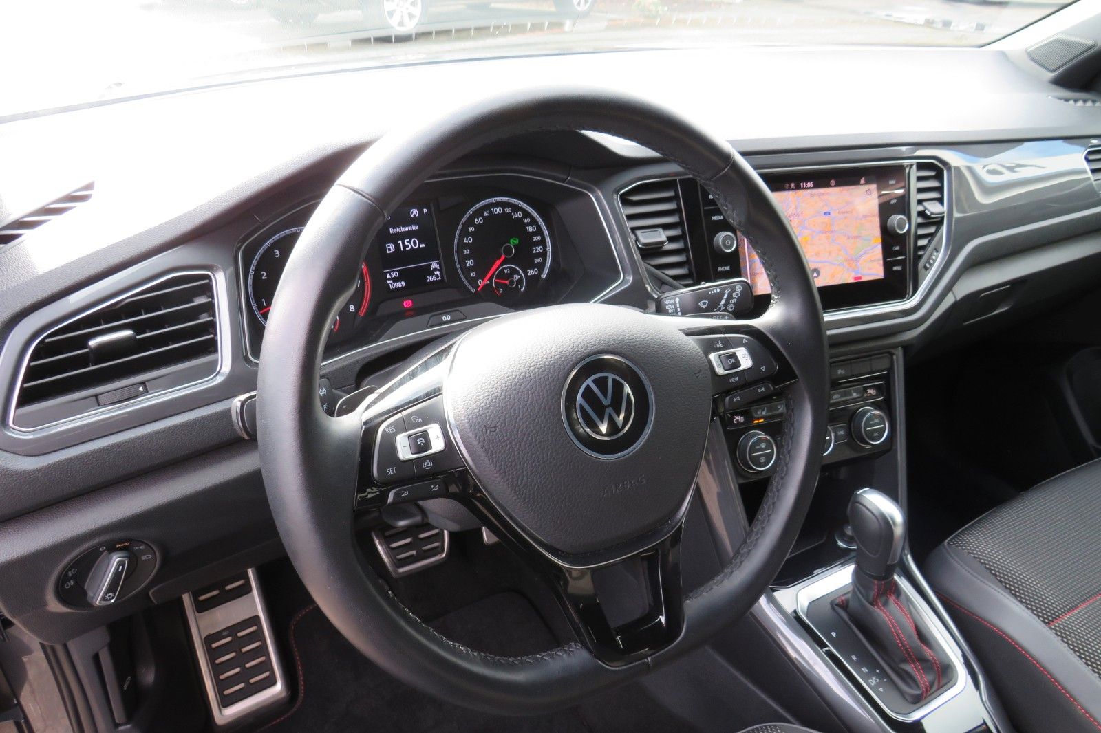 Fahrzeugabbildung Volkswagen T-Roc SPORT/R-LINE ACC KAMERA SITZH. 18`NAVI 1H