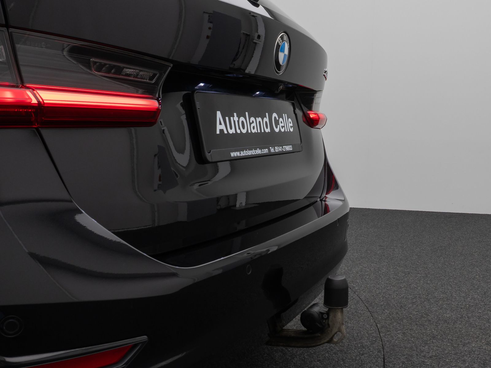 Fahrzeugabbildung BMW 330e Panorama 360° Laser HUD DAB HiFi AHK ACC