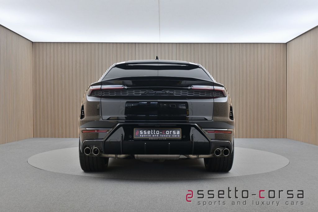 LAMBORGHINI Urus 2026