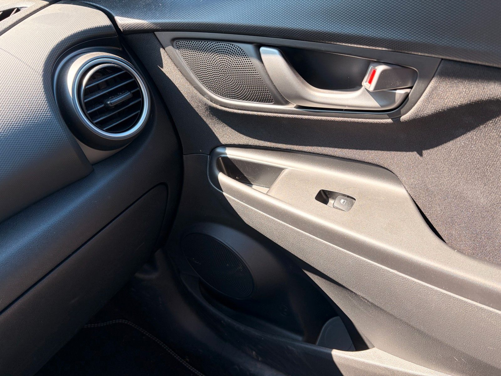 Fahrzeugabbildung Hyundai Kona Automatik*SHZ*NAVI*LED*AHK***