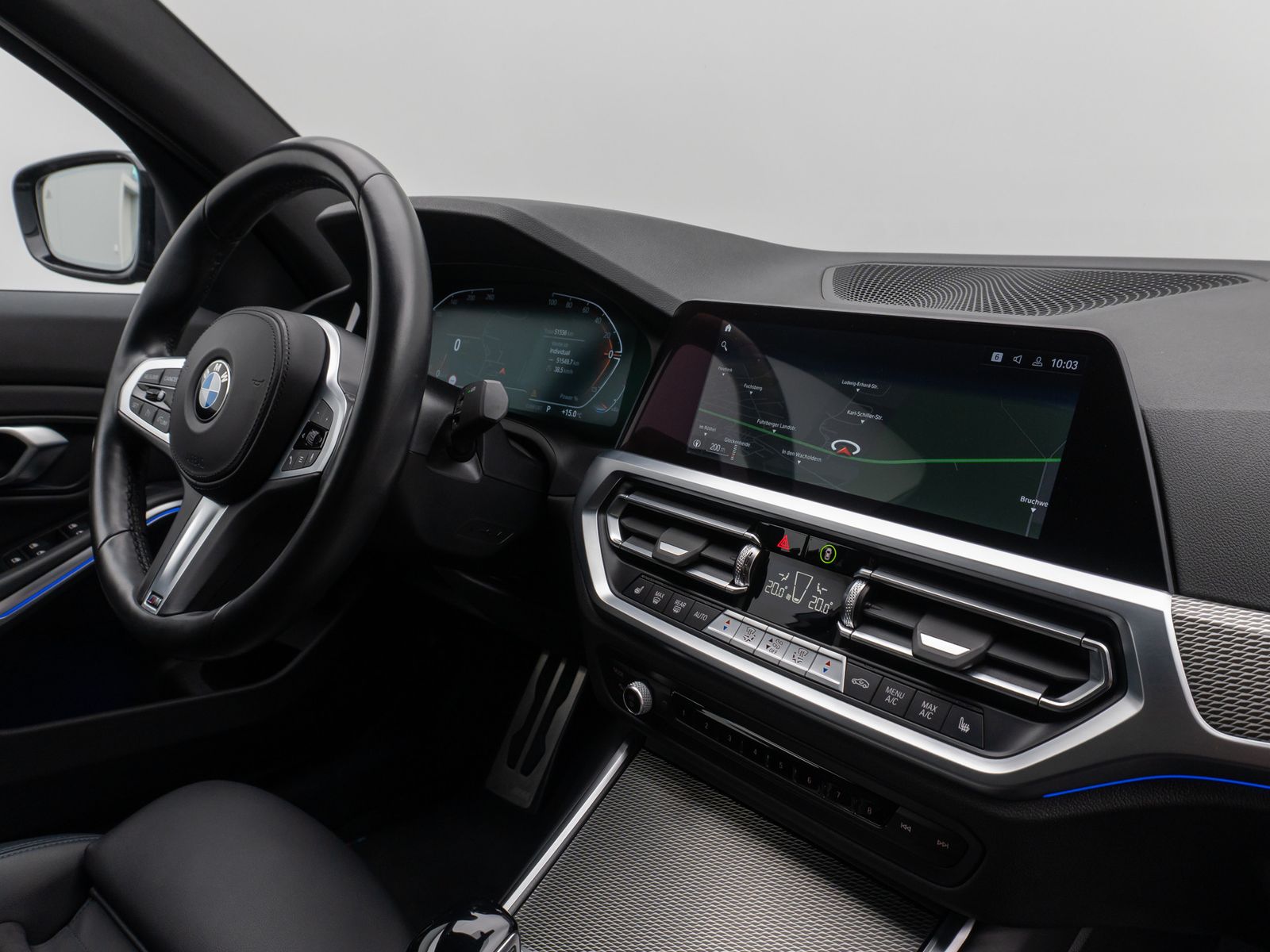 Fahrzeugabbildung BMW 330i xD M Sport Kamera Laser HUD DAB Komfort 19"
