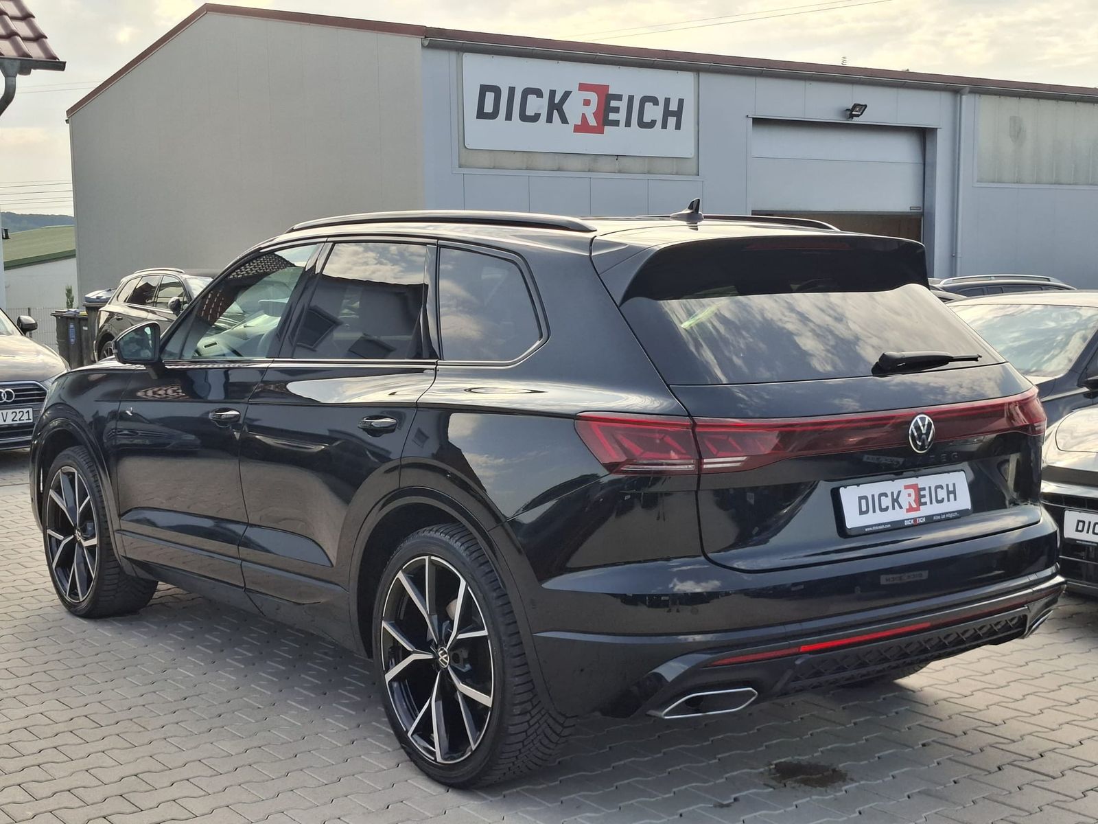 Fahrzeugabbildung Volkswagen Touareg 3.0TDI 4M R-Line VOLL Black 22" UPE 114T