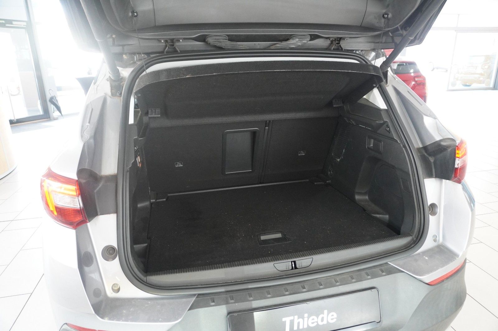 Fahrzeugabbildung Opel Grandland (X) 1.2T INNOV. NAVI/LED/KAMERA/PANO.