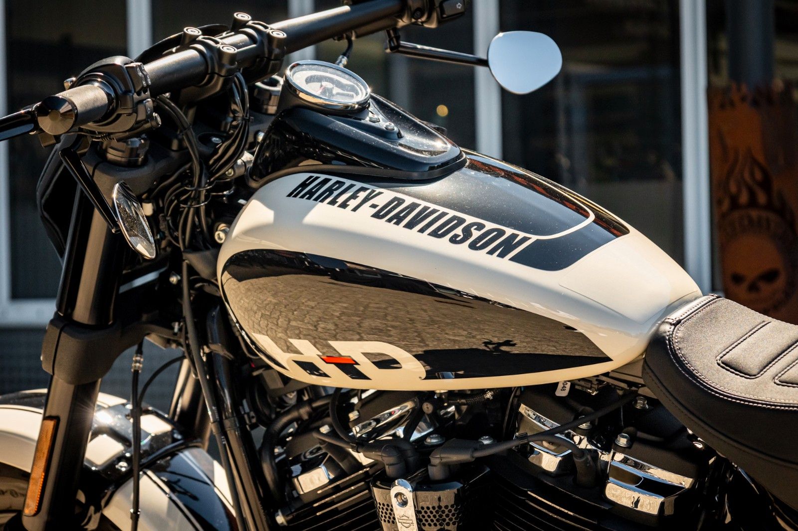 Fahrzeugabbildung Harley-Davidson FXFBS FAT BOB 114 CUI SOFTAIL - JEKILL&HYDE -