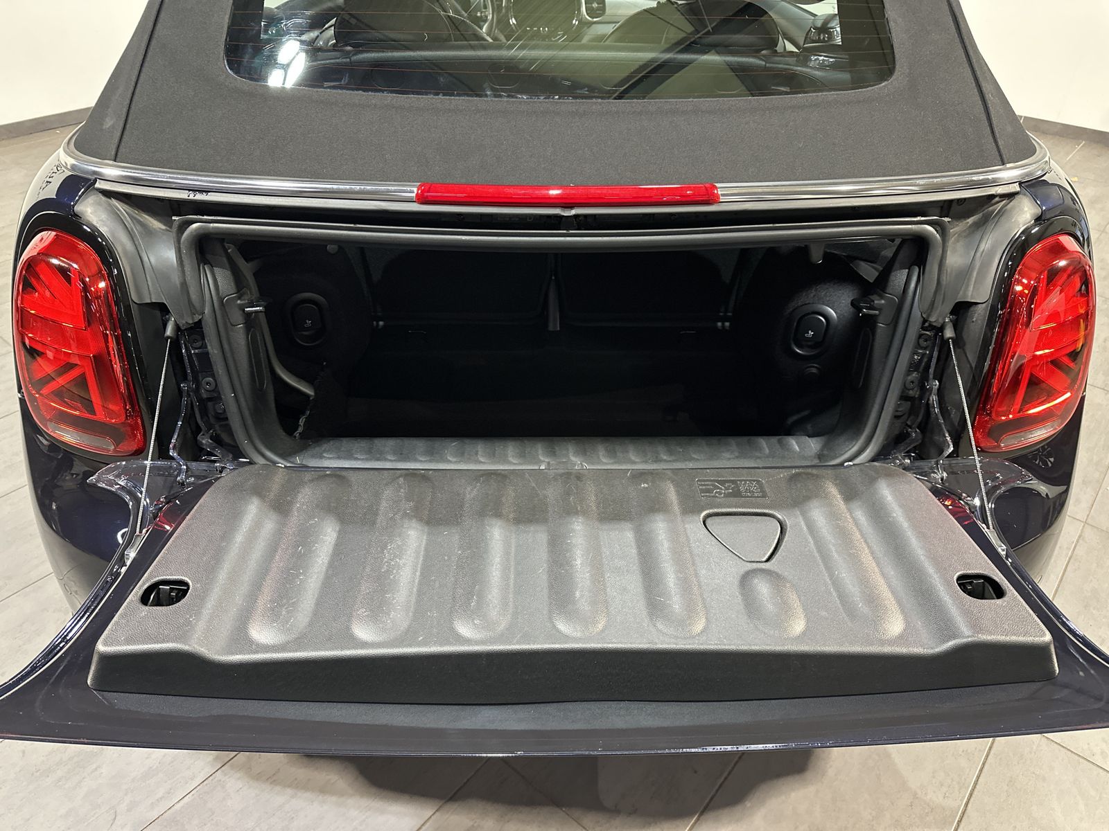 Fahrzeugabbildung MINI Cooper Cabrio MINI Yours Trim Aut. NAV+LED+17ZO