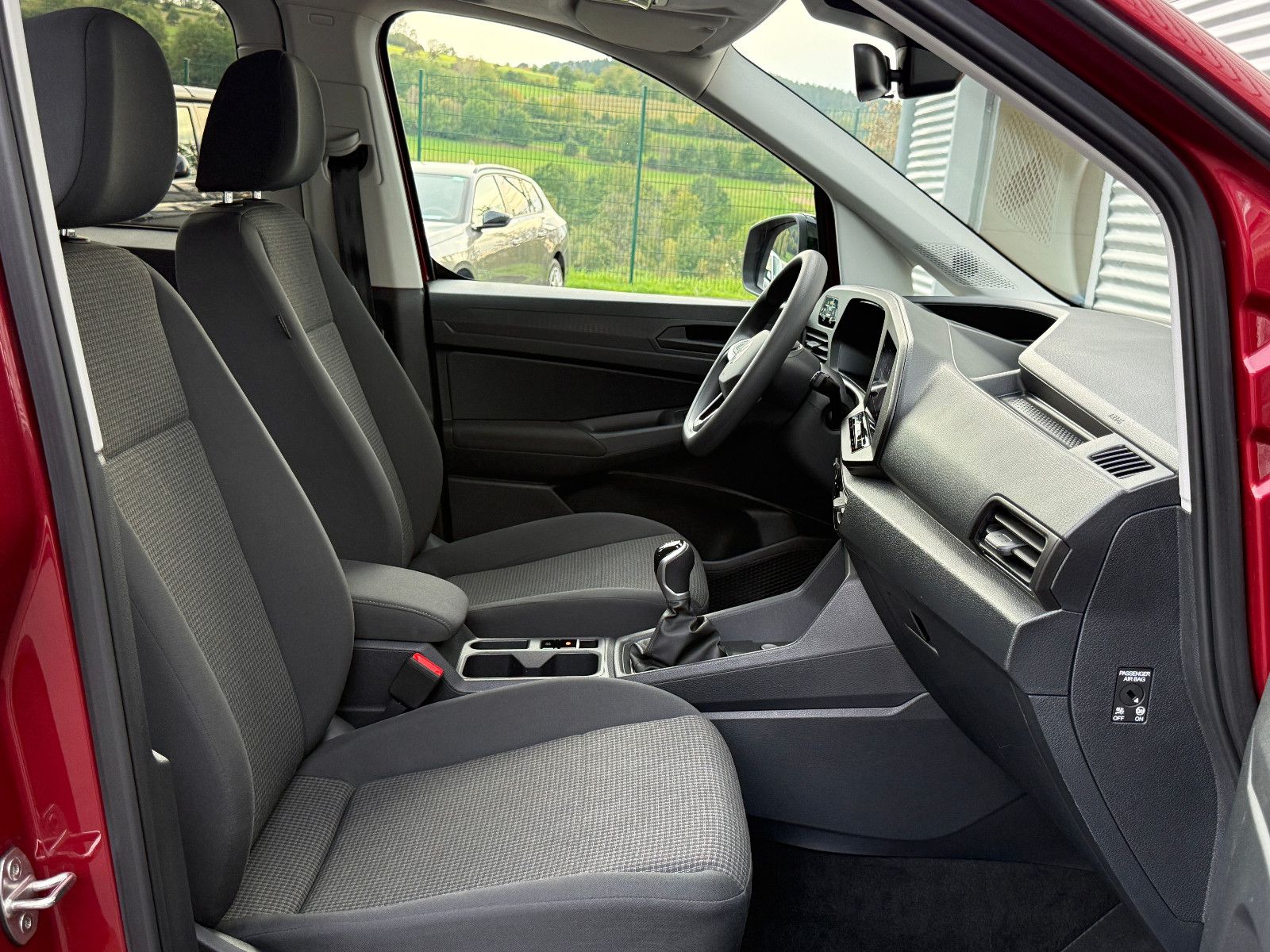 Fahrzeugabbildung Volkswagen Caddy 1.5 TSI AHK GRA Kamera PDC SHZ Lane Assist