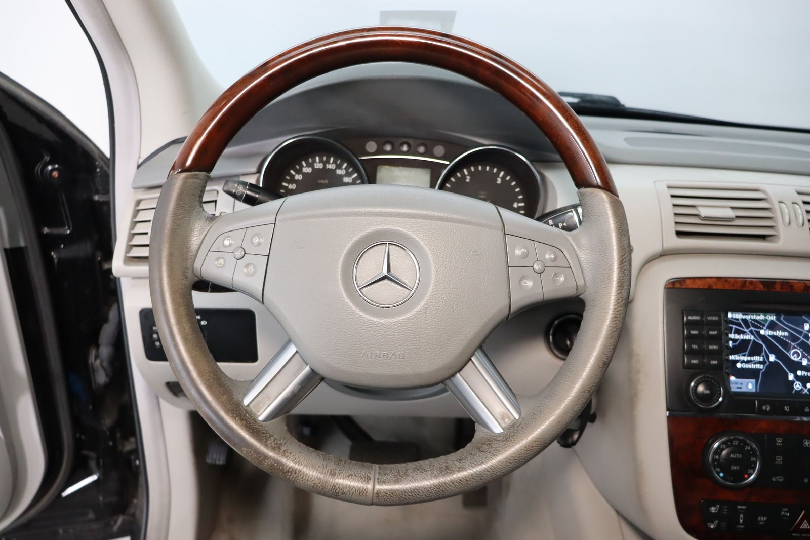 Fahrzeugabbildung Mercedes-Benz R 320 CDI 4MATIC * HUD * AHK * Navi