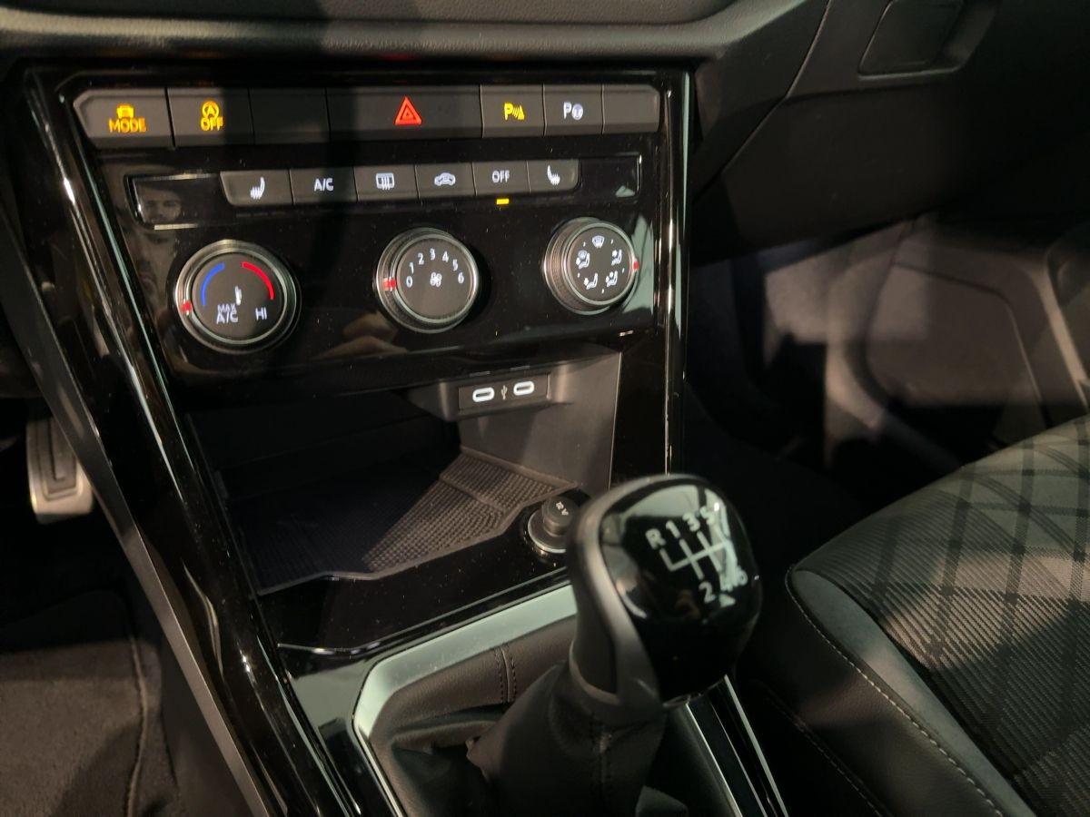 Volkswagen T-Roc 2.0TDI R-Line App-Connect LED PDC I-Cockpi, миниатюра 15