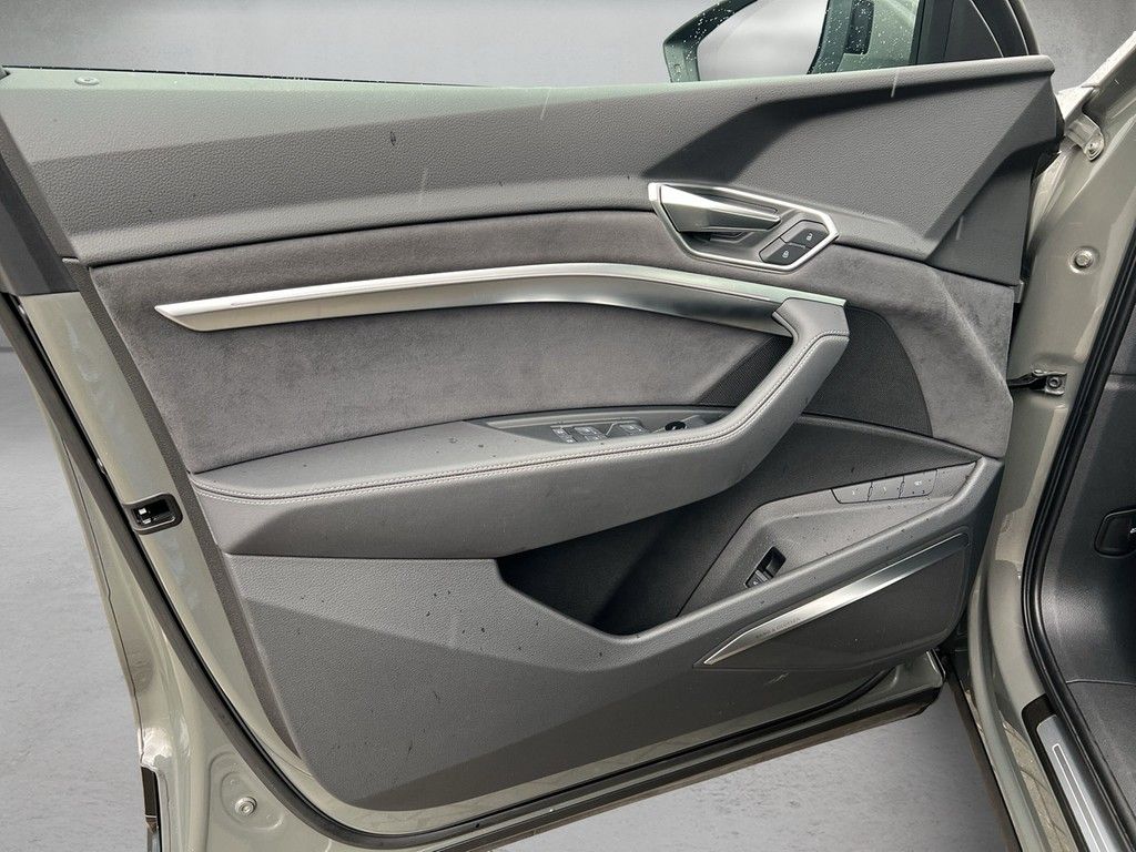 Audi Q8 e-tron advanced 50 quattro SOH94% Matrix AHK foto 7