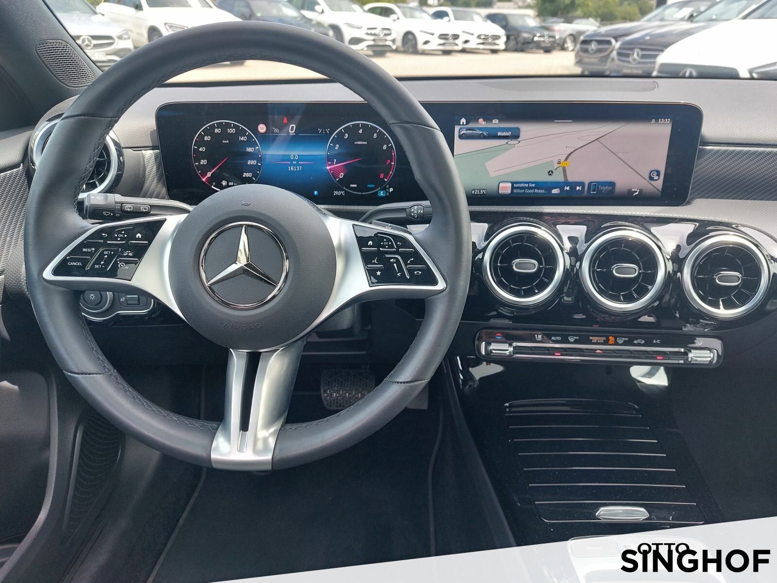 Fahrzeugabbildung Mercedes-Benz A 200 Progressive +Pano+Rü Kam+LED+MBUX+PDC+SHZ+