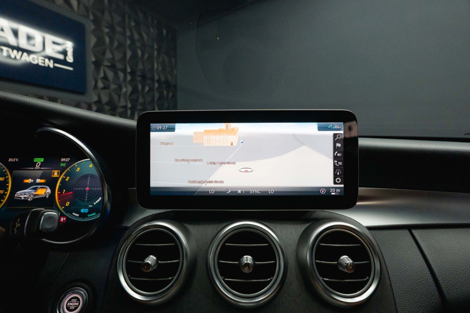 Fahrzeugabbildung Mercedes-Benz C 300 AMG | ACC | Pano | Mulitbeam | Widescreen