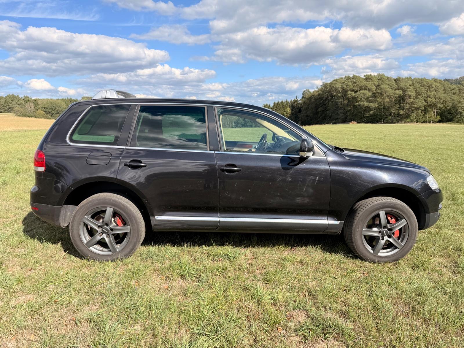 Volkswagen Touareg 2005 — вигляд ззаду