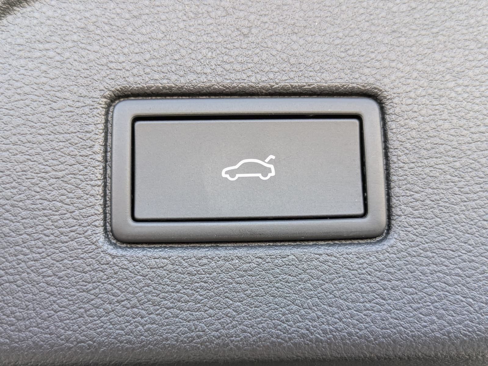 Fahrzeugabbildung Volkswagen Touran 2.0 DSG R-Line High. Pano 7-Si IQ.Dri AHK