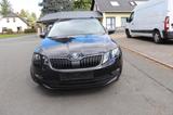 Skoda Octavia Combi Ambition Navi Climatr. 8 fach Tüv - Skoda Octavia mit Benzin-Antrieb: Kombi, Schaltgetriebe
