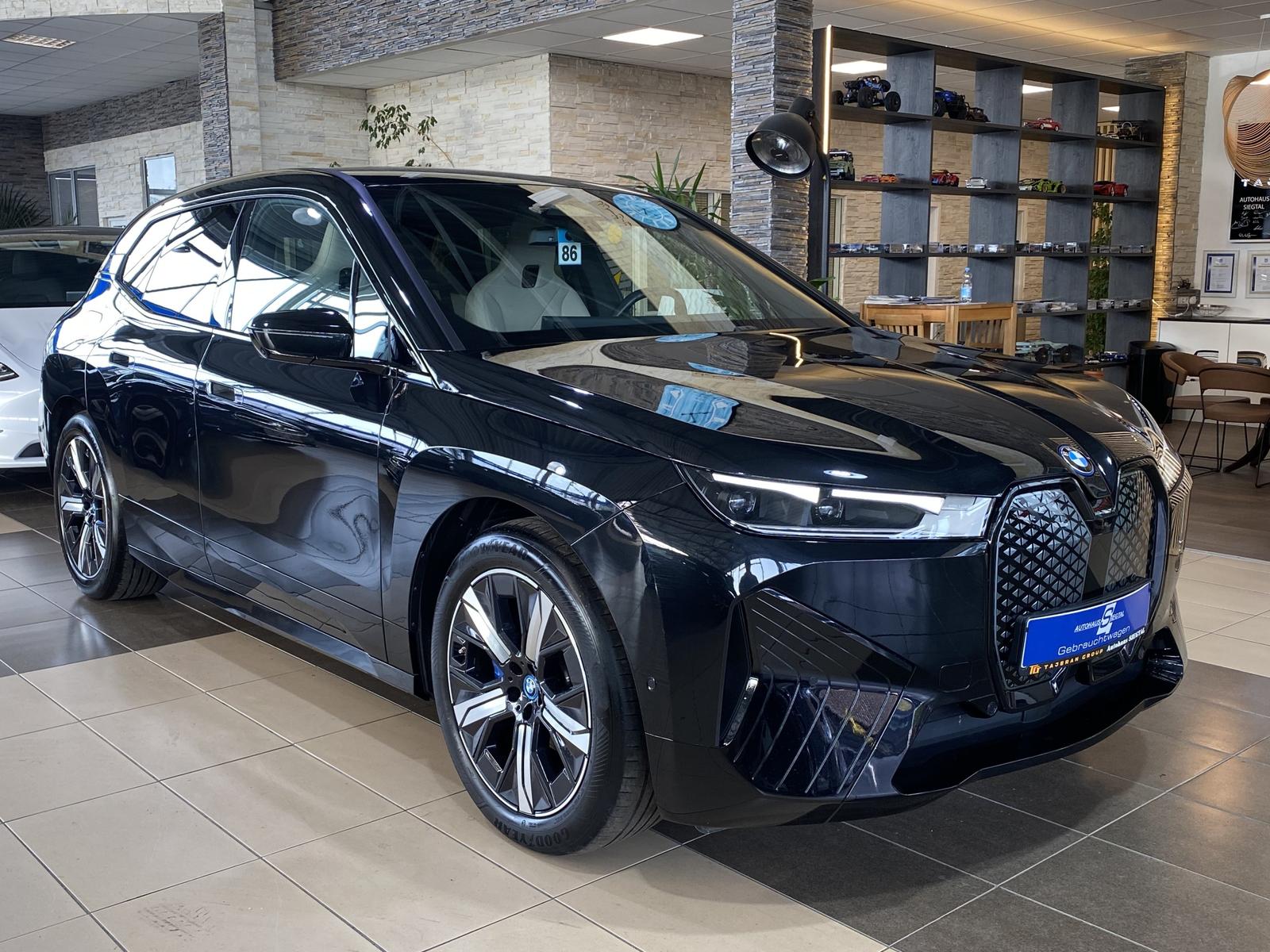 BMW iX 40 xDrive Sport Harman/Kardon Leder AHK LED
