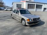 Mercedes-Benz 190 2,3 16 V - Mercedes-Benz 190: 16v