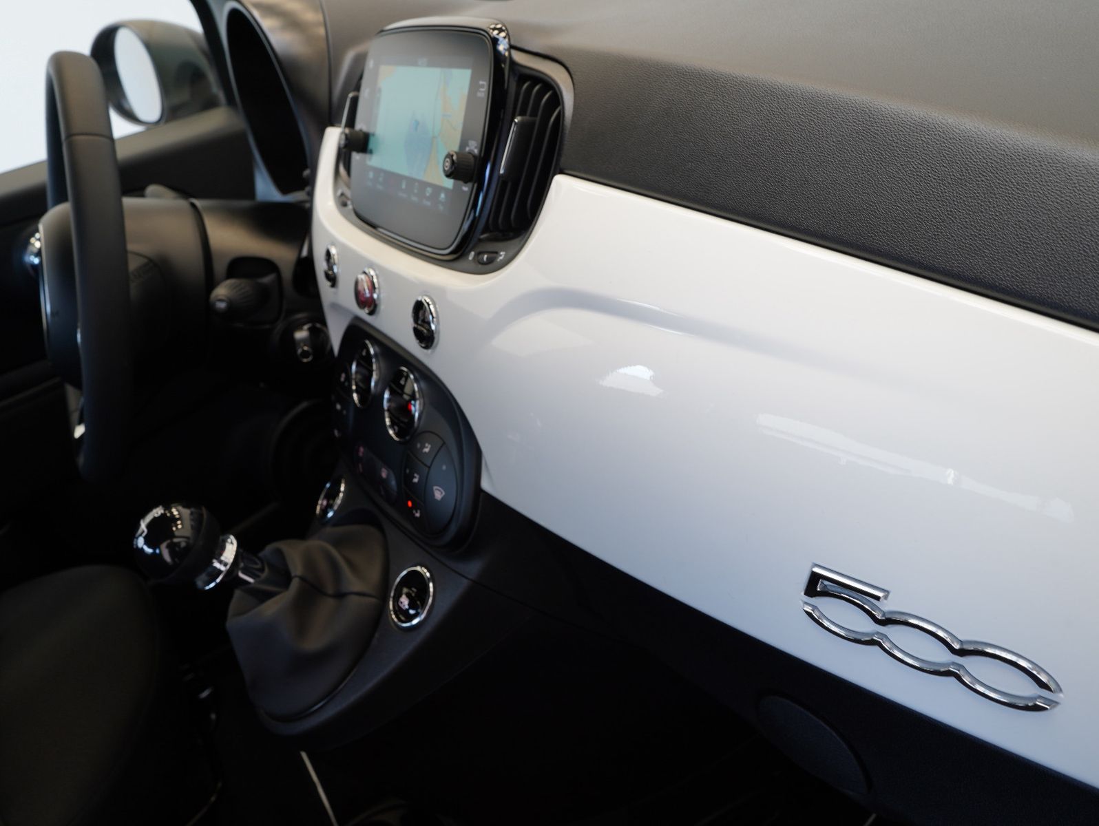 Fahrzeugabbildung Fiat 500 1.0 Mild Hybrid KOMFORT/TECH/NAVI/CARPLAY