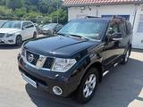 Nissan Pathfinder 2.5 dCi Comfort - Nissan Pathfinder: Leder