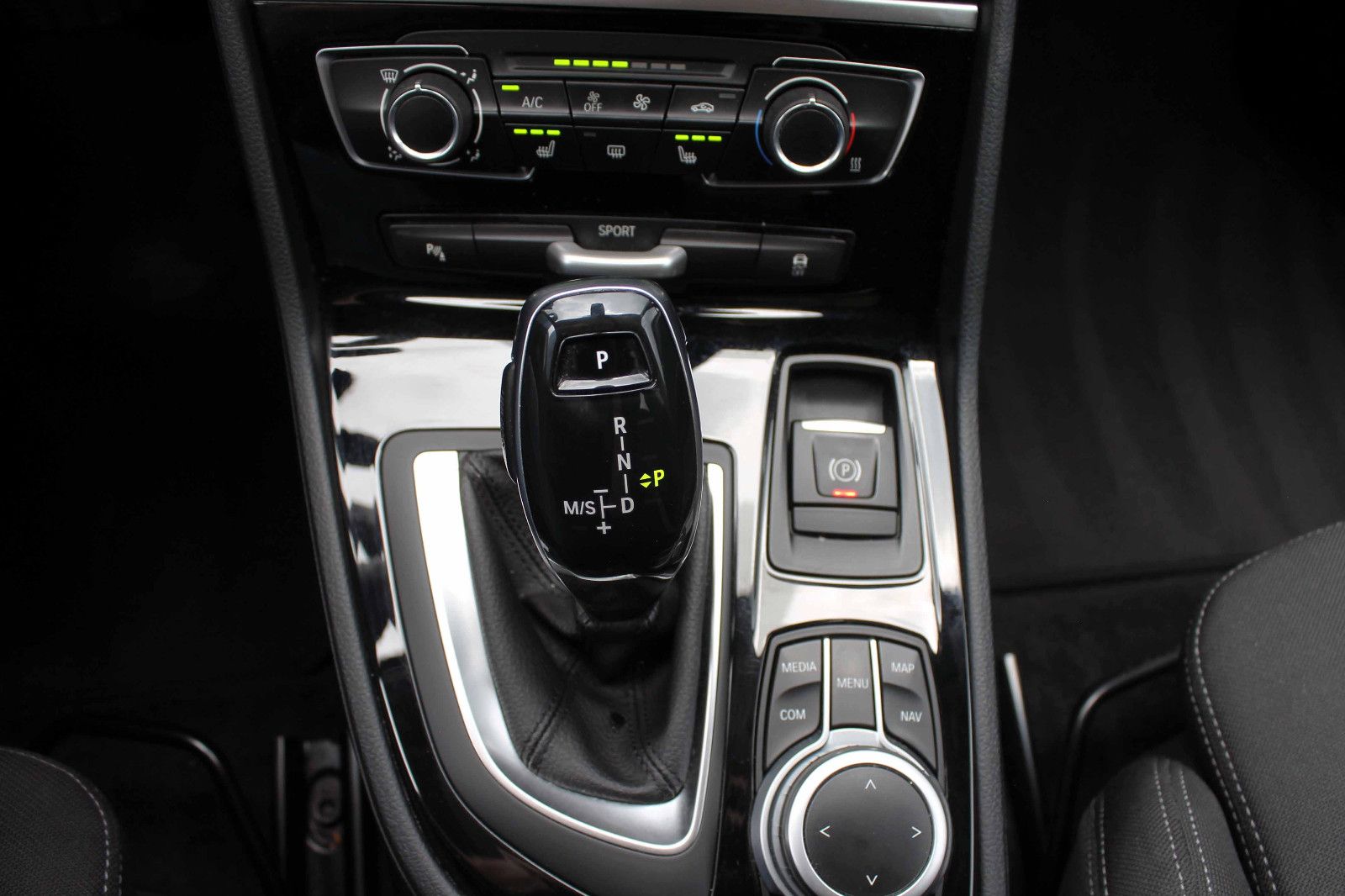 Fahrzeugabbildung BMW 216d Gran Tourer Steptr. HUD NAV ACC KAM PDC BT