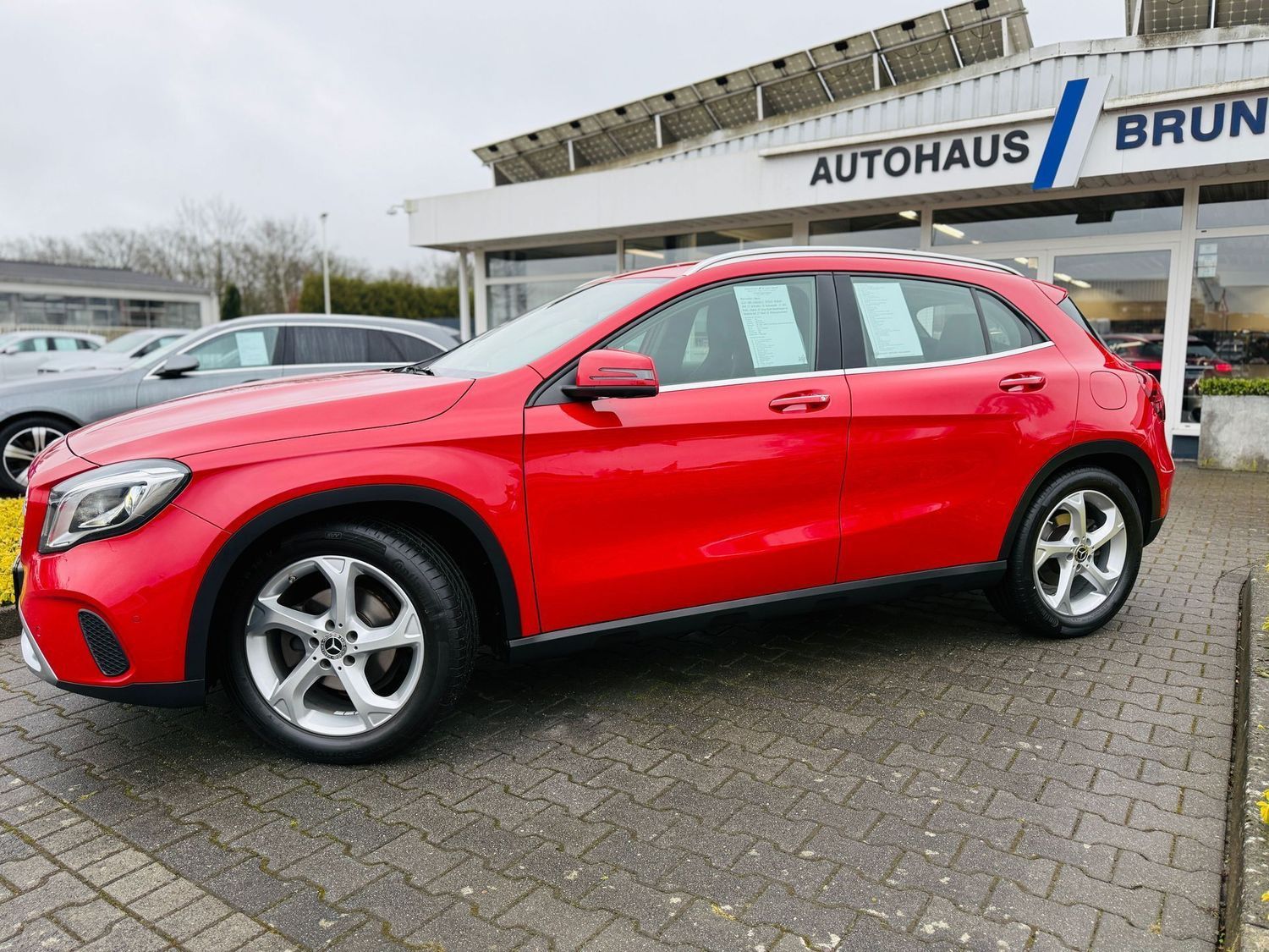 Fahrzeugabbildung Mercedes-Benz GLA 180 URBAN, Autom., Standh, LED, 360°, Navi,