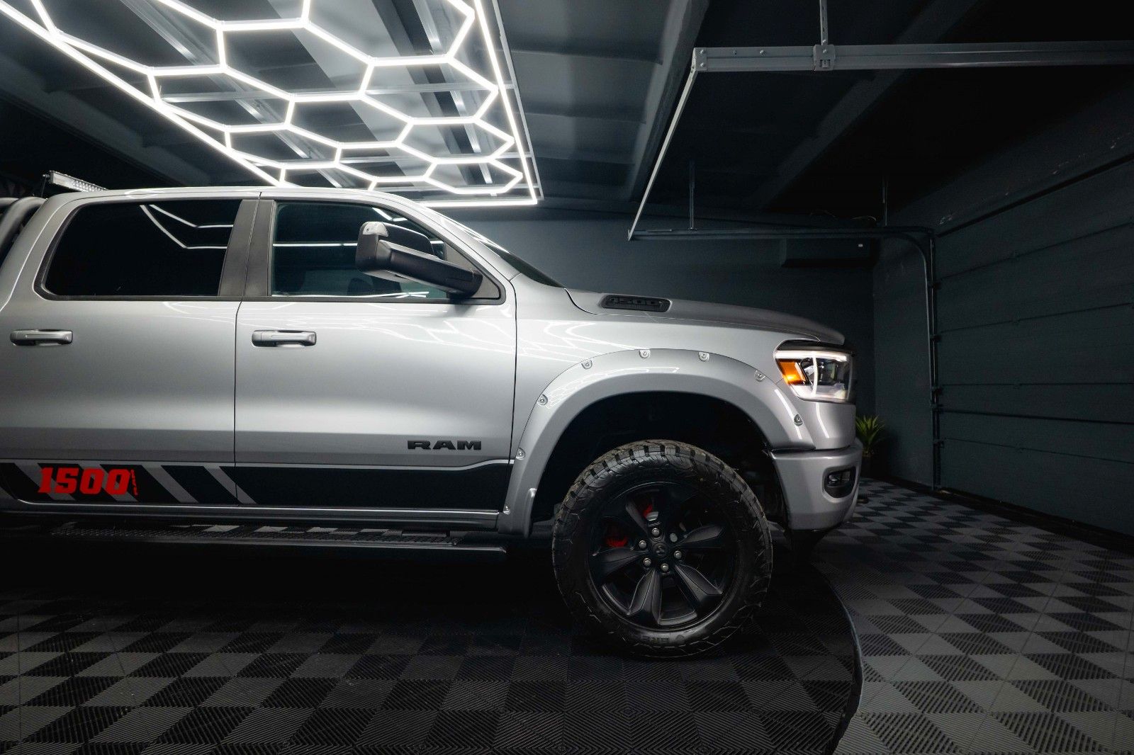 Fahrzeugabbildung Dodge RAM 5.7 V8 HEMI 4x4 OFFROAD NightPaket AXLE LOCK