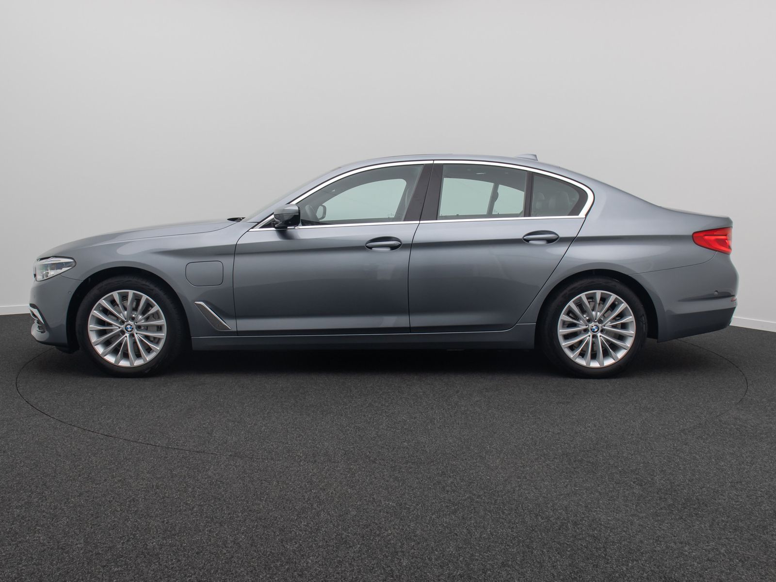 Fahrzeugabbildung BMW 530e Luxury Line ACC 360&deg; DAB Alarm Individual