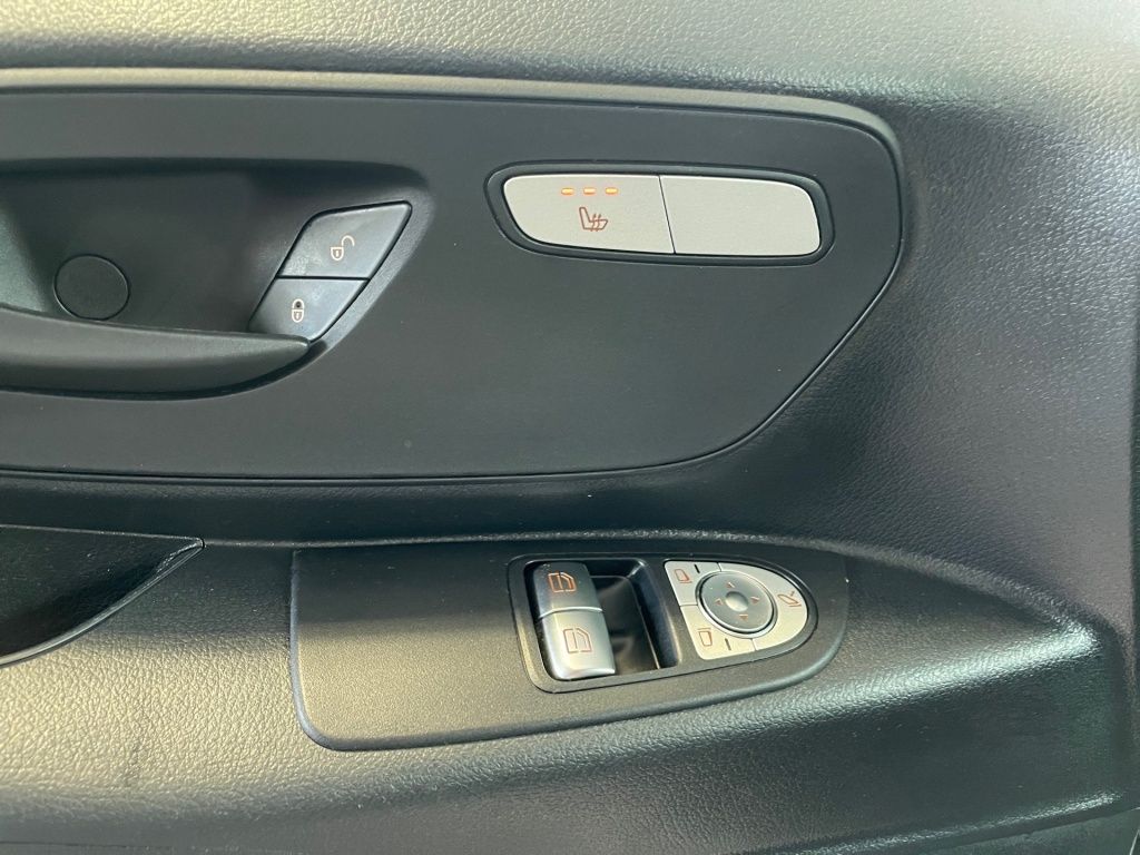 Fahrzeugabbildung Mercedes-Benz eVito 112 KA/L RFK, Navi, LED. Regal, TopLoad