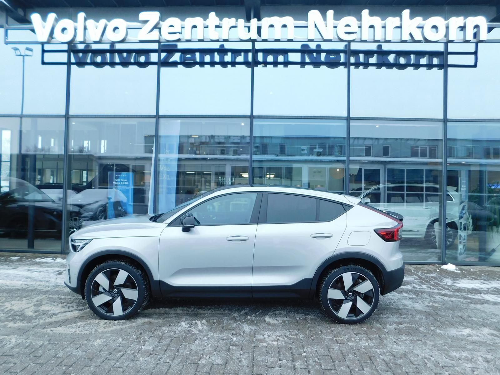 Fahrzeugabbildung Volvo C40 Recharge Twin Motor Ultimate AWD