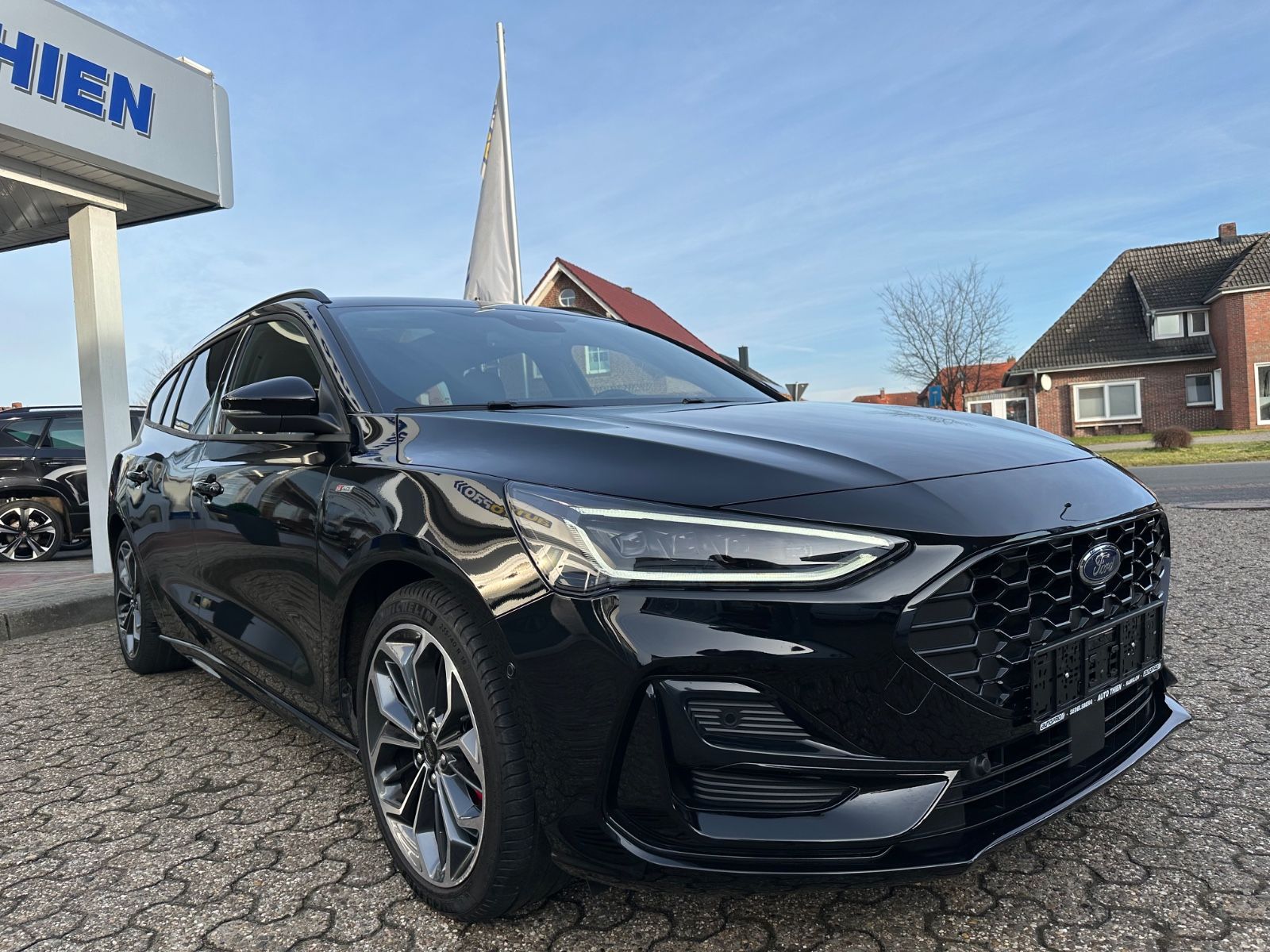 Fahrzeugabbildung Ford Focus Turnier 1.0 ST-Line X Pano/ACC/Matrix/Navi