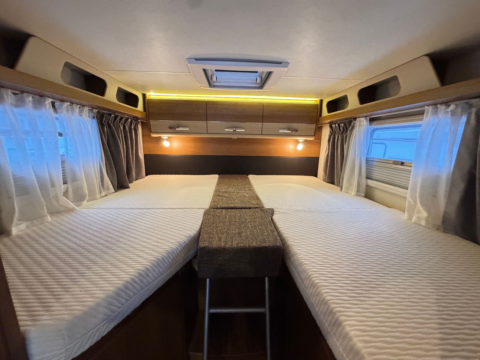 Fahrzeugabbildung Knaus VAN 650 I MEG AUTOMATIK LÄNGSBETT HUBBETT 1.HAND