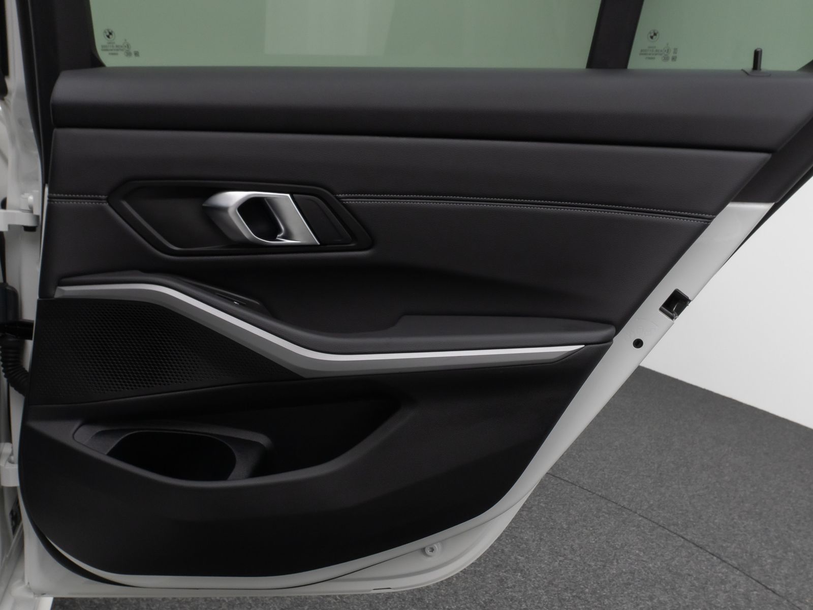 Fahrzeugabbildung BMW 320d Kamera HUD DAB AHK Alarm Sport Leder Ad.LED
