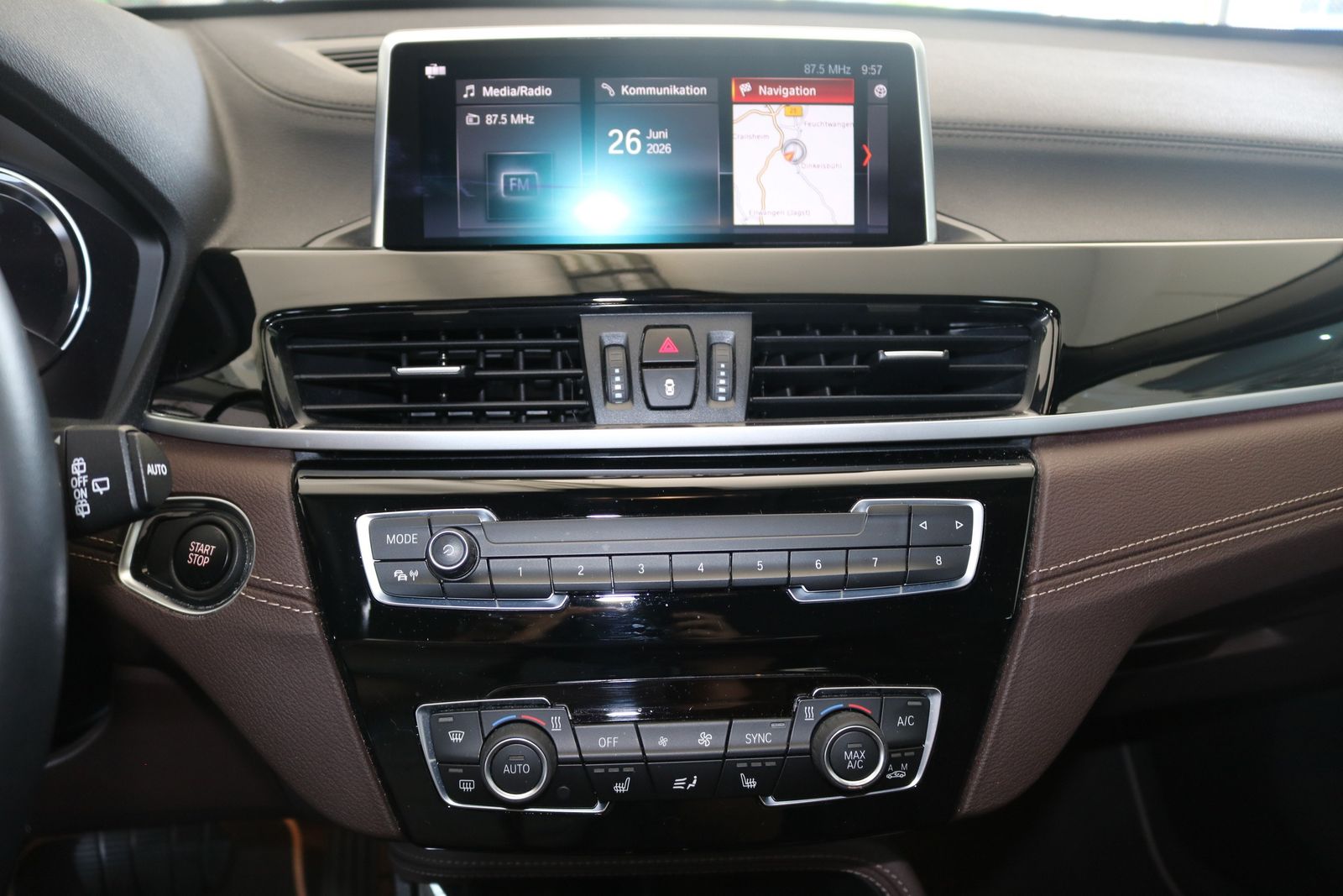 BMW X1 xDrive25e Sport Line Leder AHK LED Navi Komfo foto 6