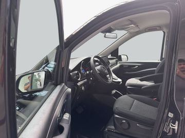 Mercedes V 220 - 8