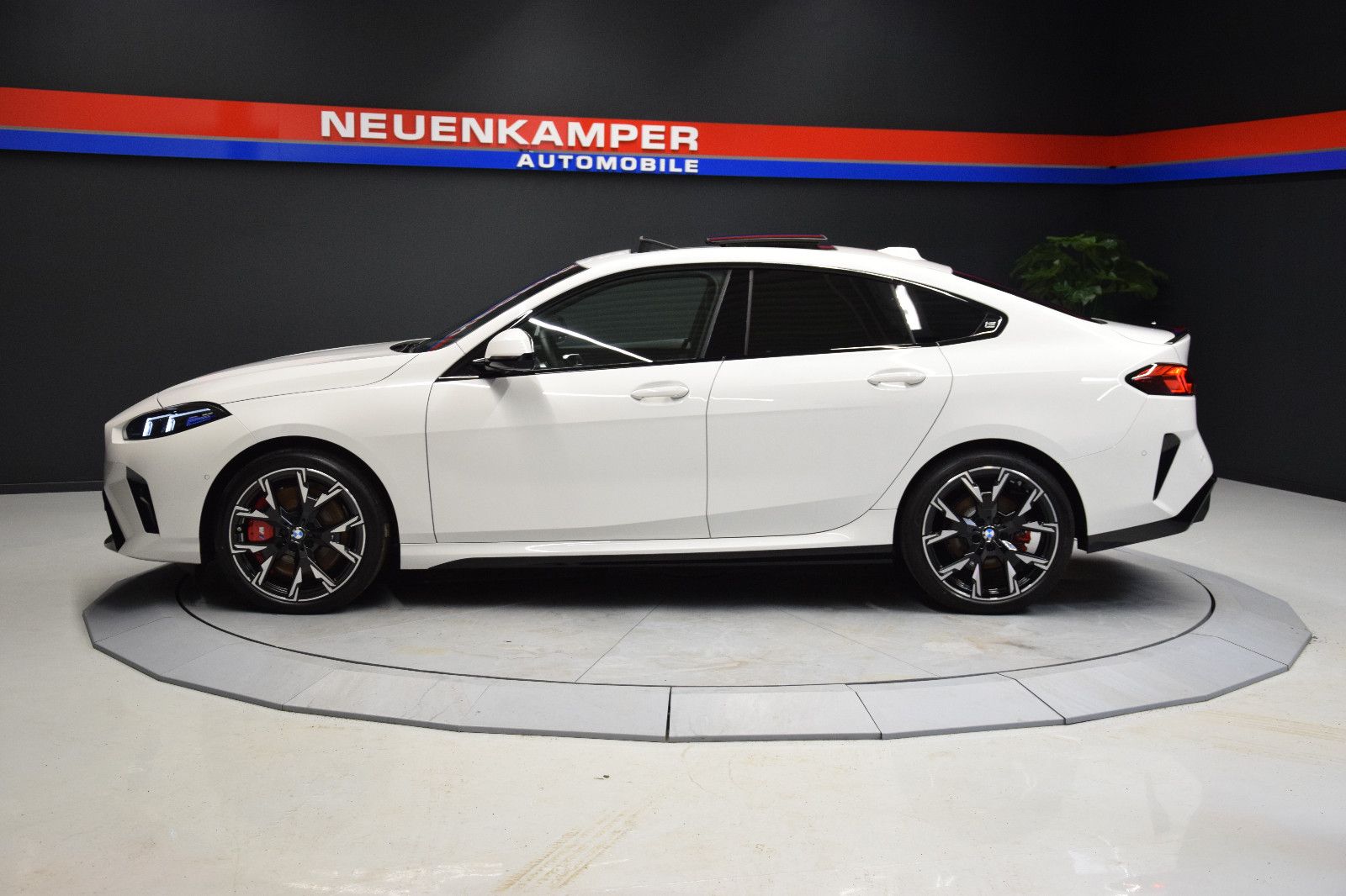 Fahrzeugabbildung BMW 220d 2 Gran Coupé M-Sport-Pro Pano HuD Massage