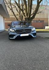 Mercedes-Benz E 220 d 4MATIC T Autom. - AMG-Line/AHK/NIGHT/LED - Mercedes-Benz E 220 Gebrauchtwagen in Karlsruhe
