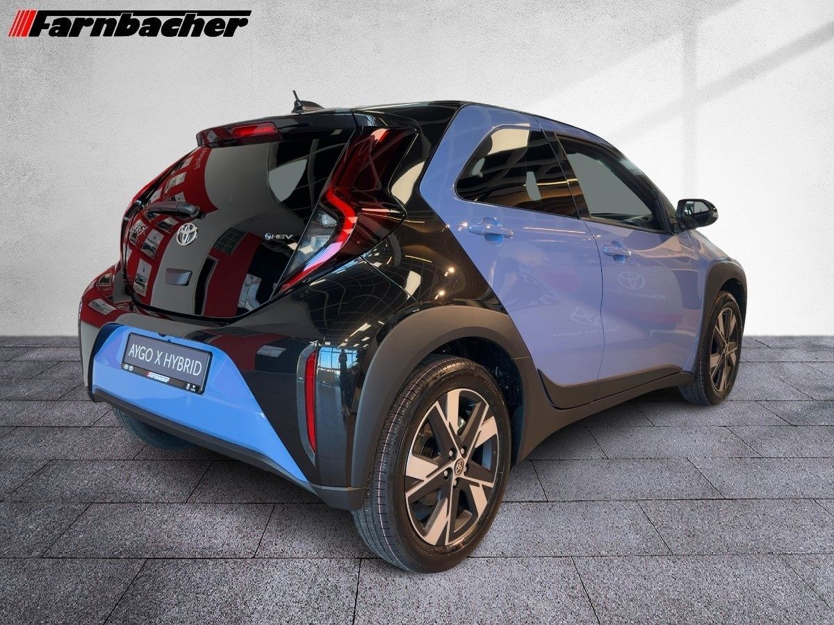 Fahrzeugabbildung Toyota 1,5 Hybrid Teamplayer *SHZ *RCAM *LED*