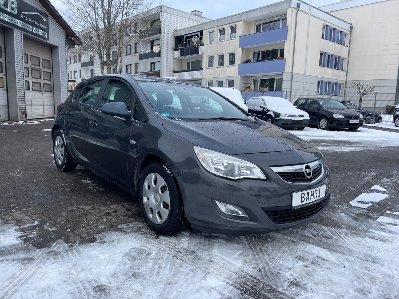 Opel Astra J Lim. 5-trg. Edition